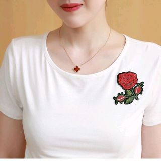 SET ÁO THUN ĐÍNH HOA HỒNG THÊU CHÂN VÁY IN HOA CỘT EO
