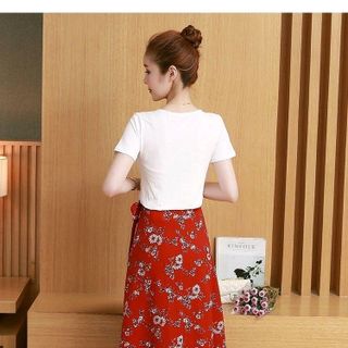 SET ÁO THUN ĐÍNH HOA HỒNG THÊU CHÂN VÁY IN HOA CỘT EO