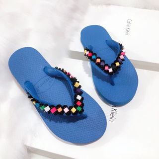 dép Lào đinh hạt