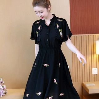 ĐẦM XÒE NHÚN EO THÊU HOA PHỐI NÚT