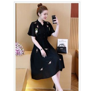 ĐẦM XÒE NHÚN EO THÊU HOA PHỐI NÚT