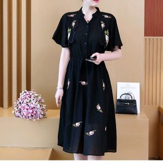 ĐẦM XÒE NHÚN EO THÊU HOA PHỐI NÚT