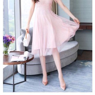 ĐẦM XOÈ DỰ TIỆC
