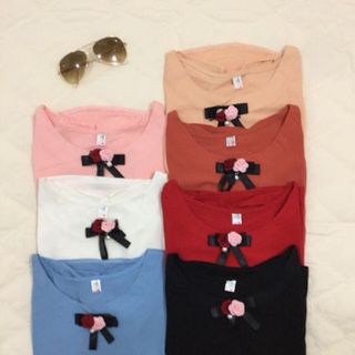 Áo Cổ Tròn Gắn Hoa