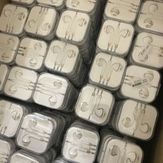 Tai nghe iphone viền vàng