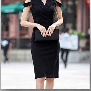 Đầm body rớt vai cổ vest