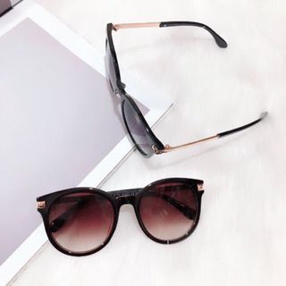 mắt kinh nữ