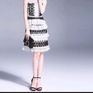 ĐẦM REN XẾP TẦNG