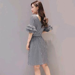 ĐẦM CARO CỔ V TAY BÈO TẦNG