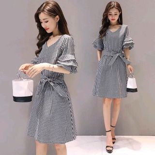 ĐẦM CARO CỔ V TAY BÈO TẦNG