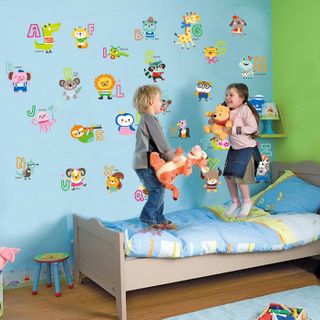 Decal Dán Tường Chữ Cái Và Thú
