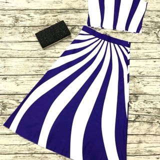 SET ÁO CROPTOP CHÂN VÁY HOẠ TIẾT XOẮN