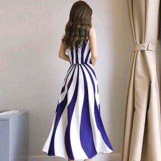 SET ÁO CROPTOP CHÂN VÁY HOẠ TIẾT XOẮN