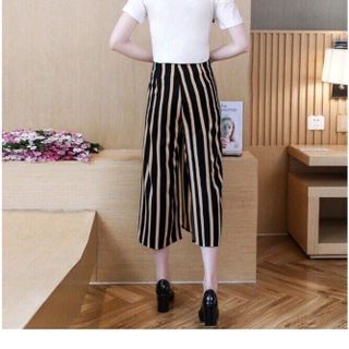 SÉT ÁO THUN THẮT NƠ BÊN VAI QUẦN SỌC ỐNG RỘNG