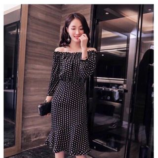 Đầm Chấm Bi Trễ Vai Tay Lỡ