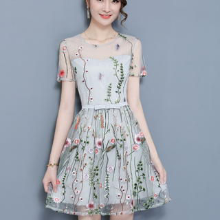 ĐẦM VOAN XÒE THÊU HOA – TTMS884