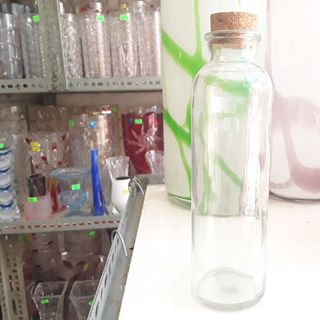 Chai thủy tinh tròn nút bần 350ml