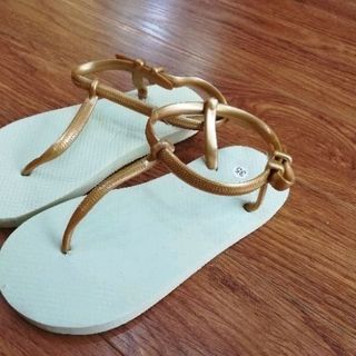 Giày sandal kẹp