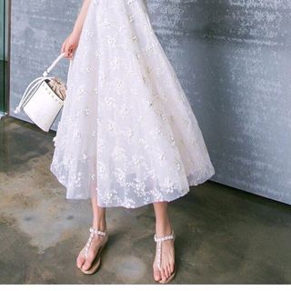 ĐẦM REN THÊU ĐÍNH NGỌC TRAI HỞ LƯNG