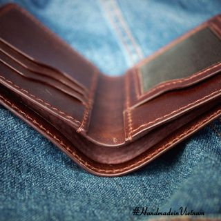 Ví da nam handmade đứng khung hình JiVi