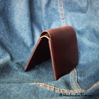 Ví da nam handmade đứng khung hình JiVi