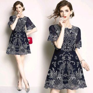 ĐẦM XÒE LỤA THÊU
