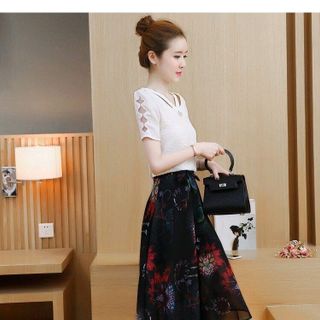SET ÁO CỔ CÁCH ĐIỆU QUẦN GIẢ VÁY IN HOA