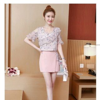 SET ÁO KHOÉT VAI PHỐI BÈO CÁCH ĐIỆU - QUẦN GIẢ VÁY