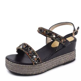giày sandal xuồng đinh đá