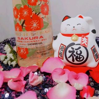Sữa tắm cánh hoa Sakura 800ml