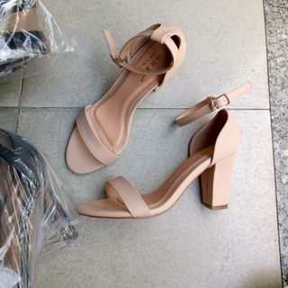 Sandal nude gót vuông 7p