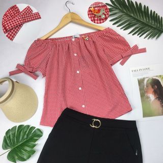 Áo trễ vai kẻ ô