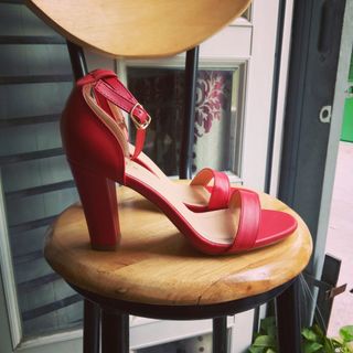 Sandal gót trụ 9p đỏ