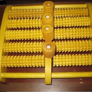 Lăn chân gỗ massage có núm
