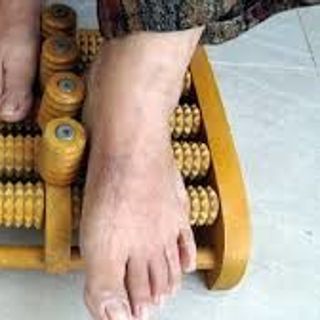Lăn chân gỗ massage có núm
