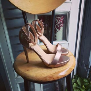Sandal cao gót ánh đồng 11p độn đế