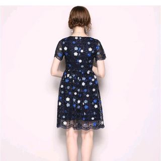 ĐẦM REN HOA TAY CON