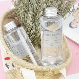 Nước hoa hồng Muji