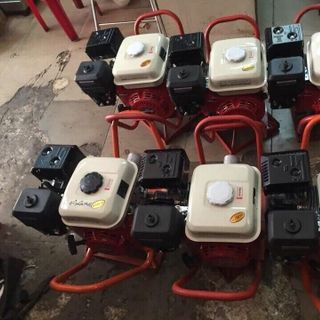 máy đầm xăng giá 3200000 dây đầm xăng giá rẻ ai có nhu cầu hãy gọi cho tối Mr Bình Đt