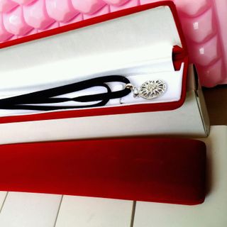 hộp đựng dây chuyền bằng nhung