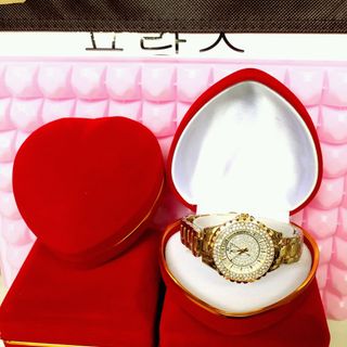 hộp nhung tim đựng vòng đồng hồ