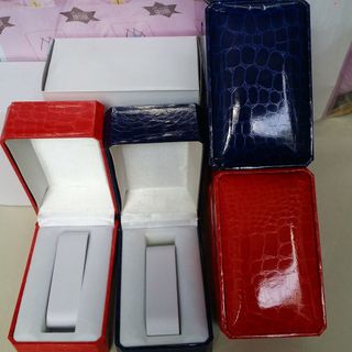 hộp đồng hồ da vân rắn 2 màu đỏ và xanh