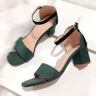giày sandal gót vuông