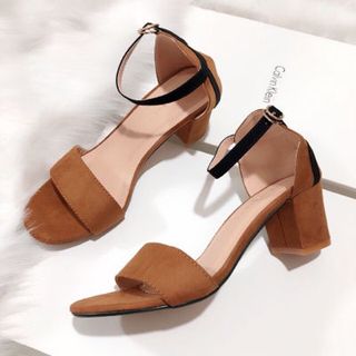 giày sandal gót vuông