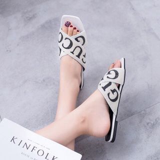 dep nua hang nhập