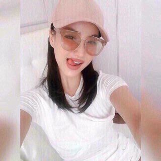 mắt kinh thoi trang