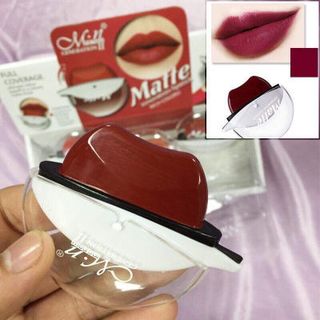 son bặm / bậm môi