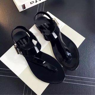 giày sandal nhựa đi mưa