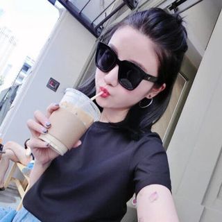 mắt kính gọng v sang chảnh