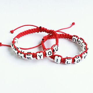 Vòng tay handmade đan chữ ILOVEYOU